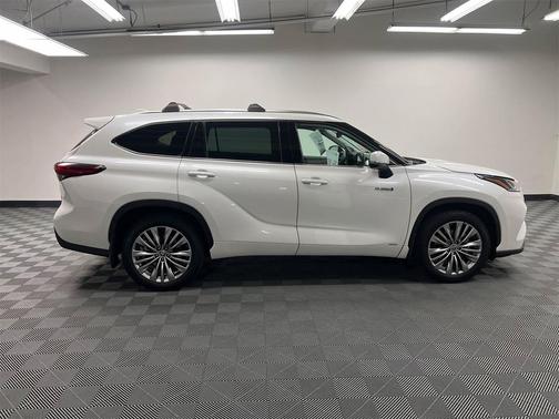 2021 Toyota Highlander Hybrid Platinum