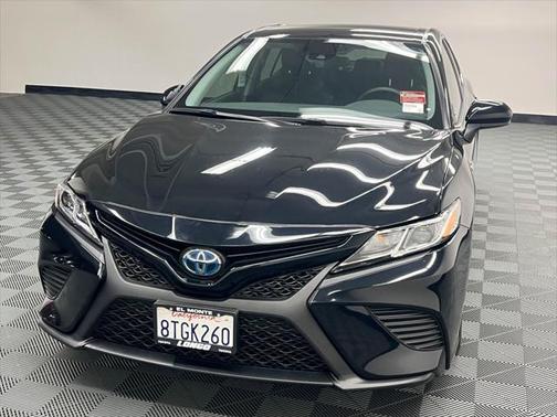 2020 Toyota Camry SE