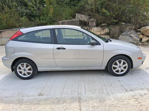 2005 Ford Focus ZX3 SES