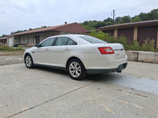 2010 Ford Taurus SEL