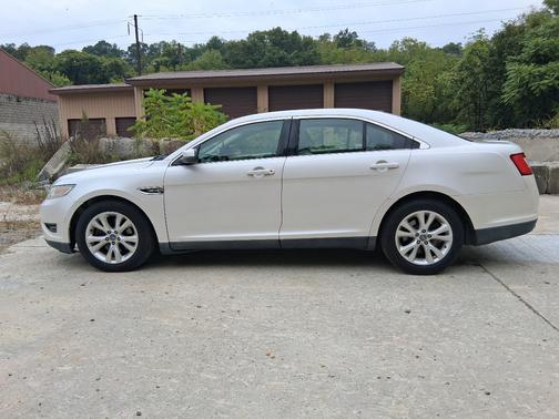 2010 Ford Taurus SEL