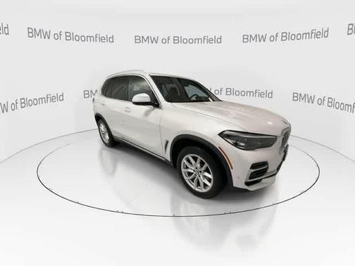 Mineral White Metallic 2023 BMW X5 xDrive40i