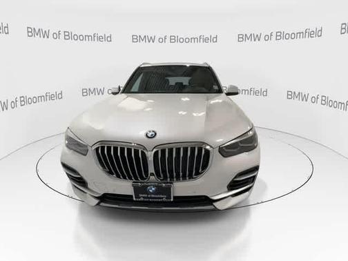 Mineral White Metallic 2023 BMW X5 xDrive40i