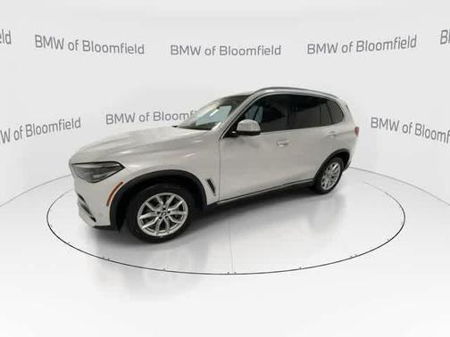 Mineral White Metallic 2023 BMW X5 xDrive40i