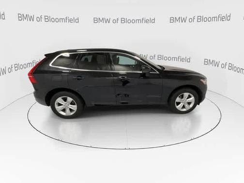 Onyx Black Metallic 2022 Volvo XC60 B5 Momentum