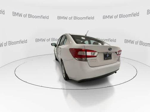 Crystal White Pearl 2019 Subaru Impreza 2.0i