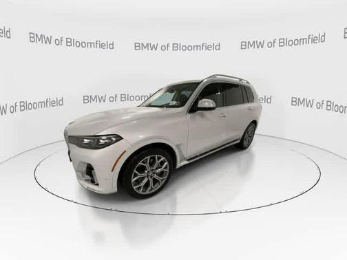 Mineral White Metallic 2021 BMW X7 xDrive40i