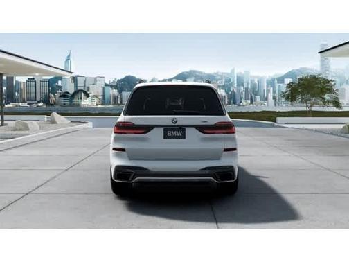 Alpine White 2027 BMW X7 xDrive40i