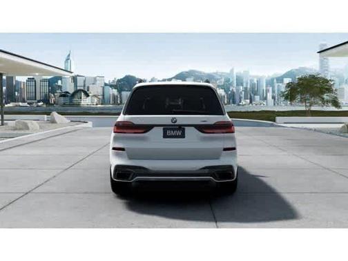 Alpine White 2027 BMW X7 xDrive40i