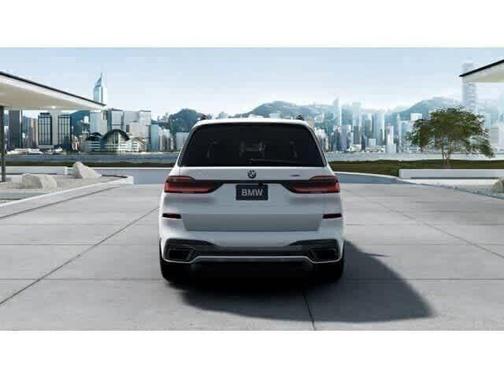 Alpine White 2027 BMW X7 xDrive40i