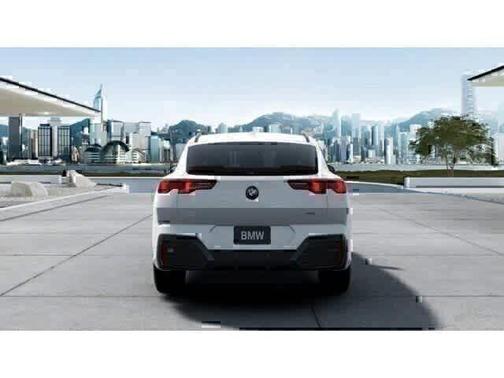 Alpine White 2026 BMW X2 xDrive28i