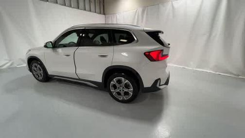 Mineral White Metallic 2025 BMW X1 xDrive28i