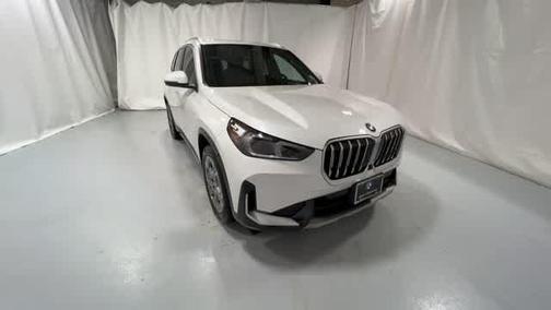 Mineral White Metallic 2025 BMW X1 xDrive28i