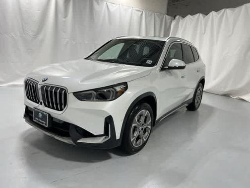 Mineral White Metallic 2025 BMW X1 xDrive28i