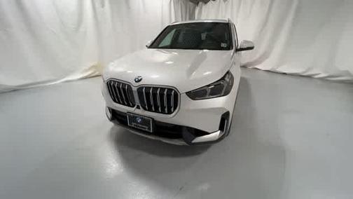 Mineral White Metallic 2025 BMW X1 xDrive28i