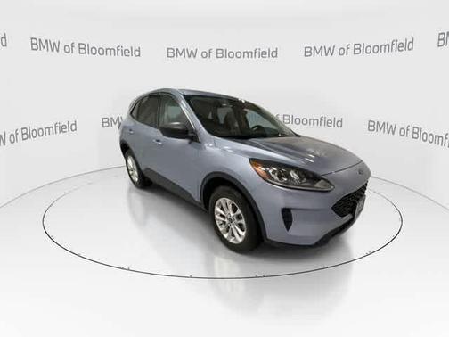 ICED BLUE SILVER METALLIC 2022 Ford Escape SE