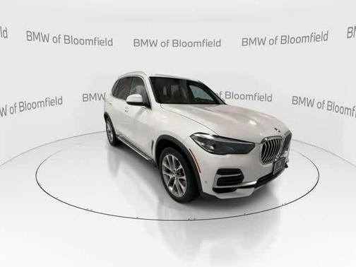 Mineral White Metallic 2023 BMW X5 xDrive40i