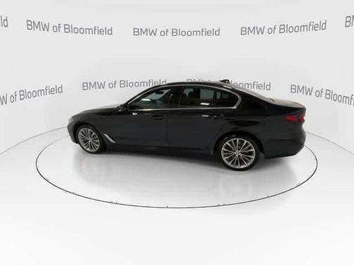 Black Sapphire Metallic 2022 BMW 540 i xDrive