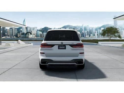 Alpine White 2027 BMW X7 xDrive40i