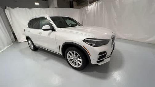 Mineral White Metallic 2023 BMW X5 xDrive40i