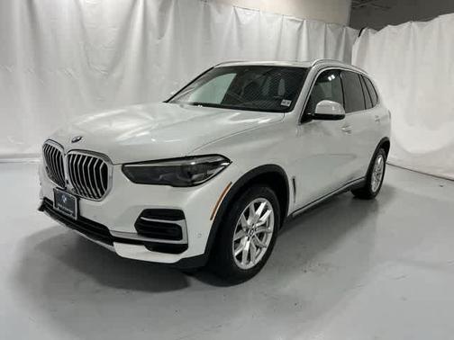 Mineral White Metallic 2023 BMW X5 xDrive40i