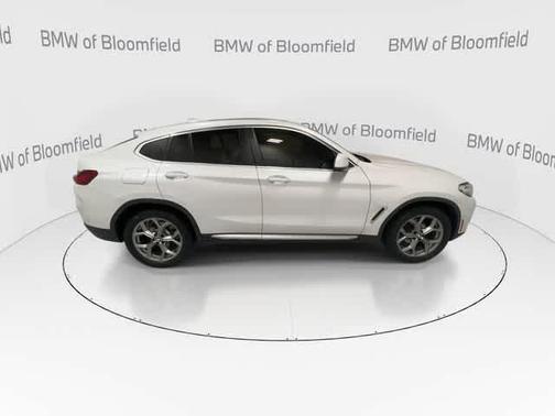Mineral White Metallic 2022 BMW X4 xDrive30i