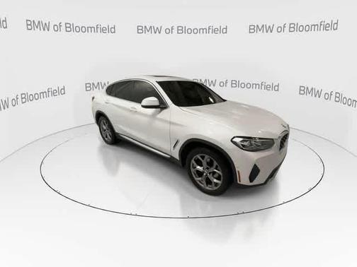 Mineral White Metallic 2022 BMW X4 xDrive30i