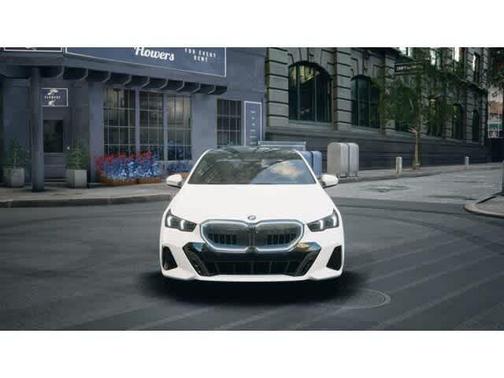 Alpine White 2027 BMW 550e 550e xDrive