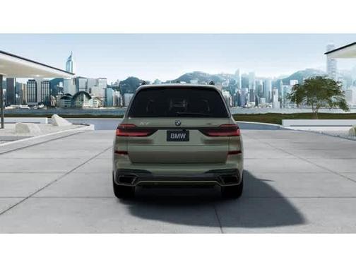 Manhattan Green Metallic 2027 BMW X7 xDrive40i