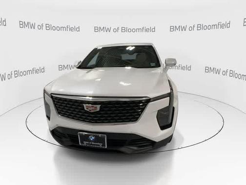 Crystal White Tricoat 2024 Cadillac XT4 Luxury