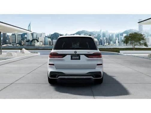 Mineral White Metallic 2027 BMW X7 xDrive40i