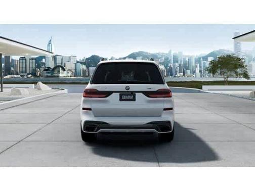 Mineral White Metallic 2027 BMW X7 xDrive40i