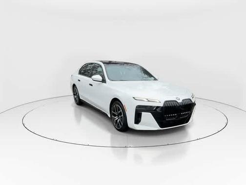 Alpine White 2023 BMW 740 i