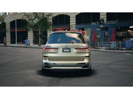 Manhattan Green Metallic 2027 BMW X7 xDrive40i