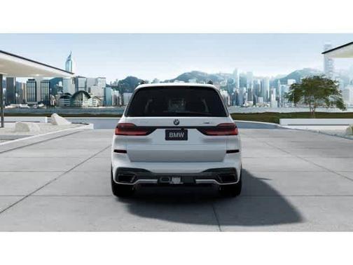 Mineral White Metallic 2027 BMW X7 xDrive40i