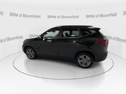 Fusion Black 2024 Kia Seltos S