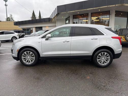 Radiant Silver Metallic 2017 Cadillac XT5 Luxury