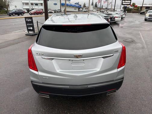 Radiant Silver Metallic 2017 Cadillac XT5 Luxury