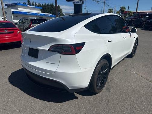 2022 Tesla Model Y Long Range Dual Motor All-Wheel Drive