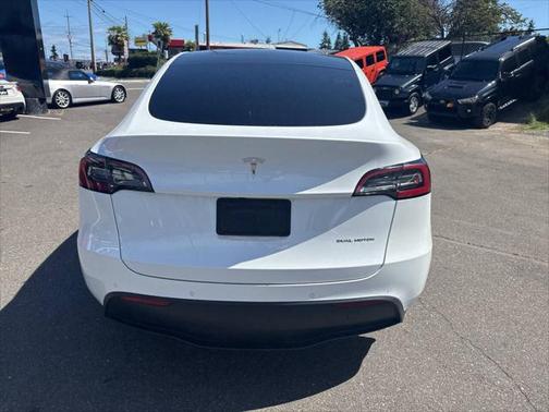 2022 Tesla Model Y Long Range Dual Motor All-Wheel Drive