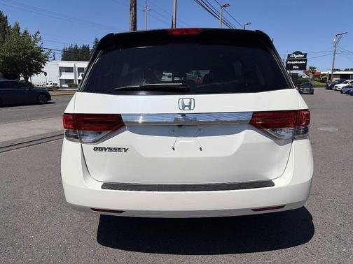White Diamond Pearl 2016 Honda Odyssey EX-L