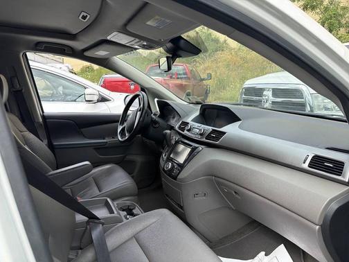 White Diamond Pearl 2016 Honda Odyssey EX