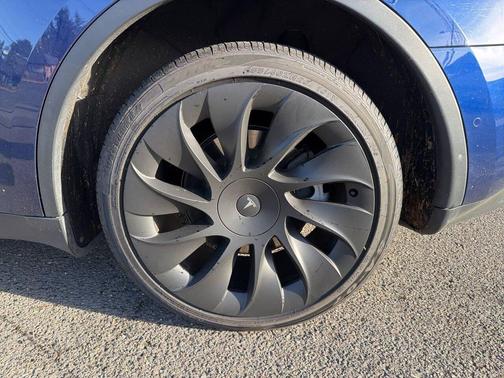 2022 Tesla Model Y Long Range Dual Motor All-Wheel Drive