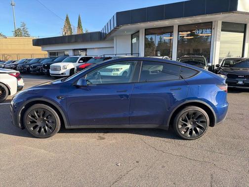 2022 Tesla Model Y Long Range Dual Motor All-Wheel Drive