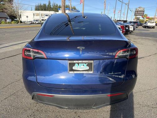 2022 Tesla Model Y Long Range Dual Motor All-Wheel Drive