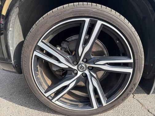 2017 Volvo XC90 T5 R-Design