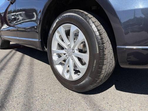Moonlight Blue Metallic 2016 Audi Q5 2.0T Premium Plus