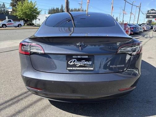 Midnight Silver Metallic 2022 Tesla Model 3 Performance