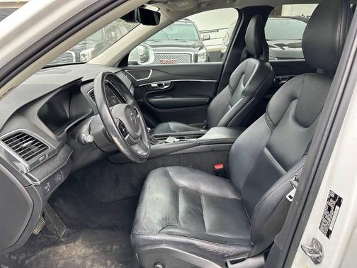 Ice White 2020 Volvo XC90 T5 Momentum