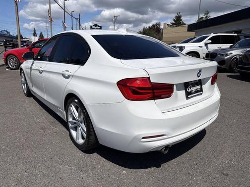 Alpine White 2016 BMW 320 i